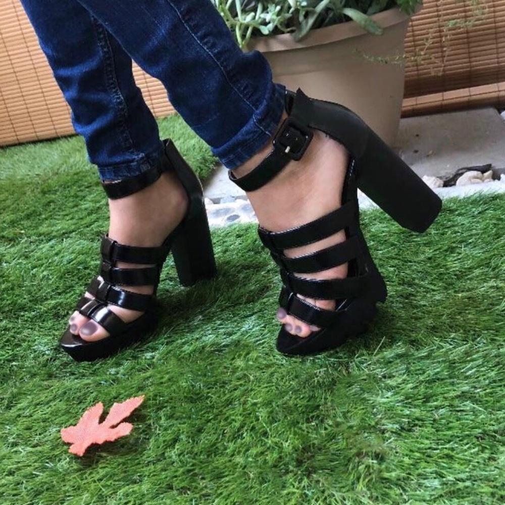 Platform Patent gladiator lug sole heels - Picture 4 of 8